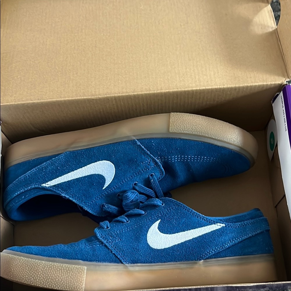 Nike Blue Athletic Sneakers with Mesh Upper - Janowskis